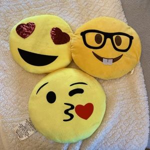 Emoji Pillow Set